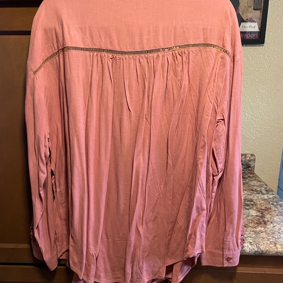 Beautiful Blouse with Fancy Sleeves - Picture 3 of 4